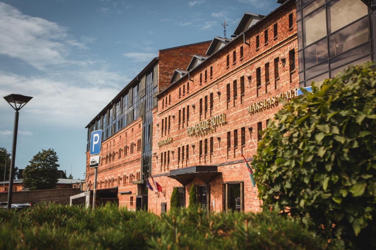 Promenade Hotel リエパーヤ エクステリア 写真 The main building of the university