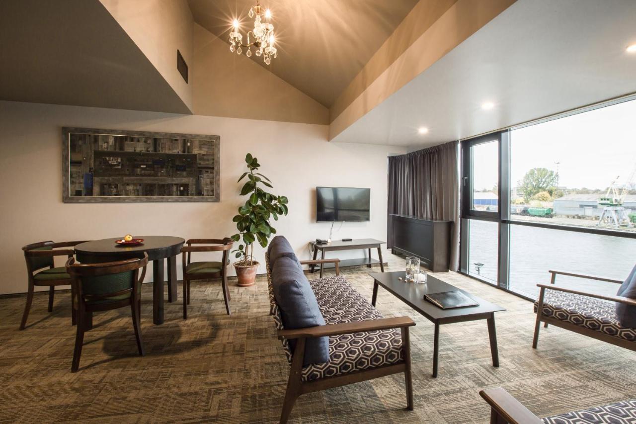Promenade Hotel リエパーヤ エクステリア 写真 The lounge at the terminal