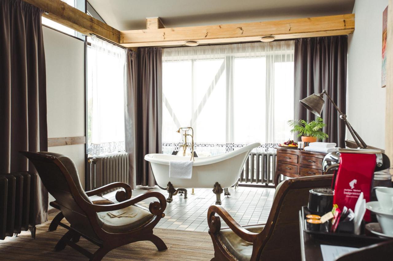 Promenade Hotel リエパーヤ エクステリア 写真 A suite at the Hotel de la Poste