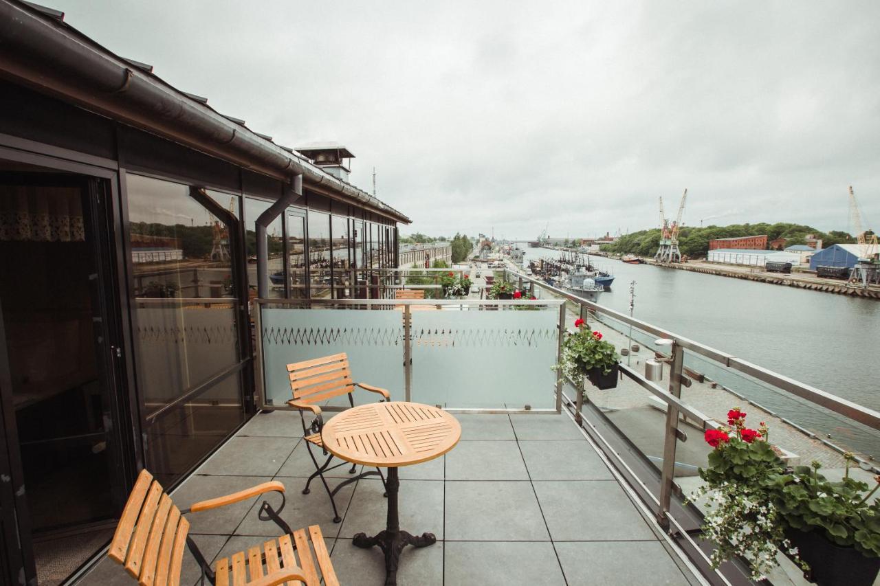 Promenade Hotel リエパーヤ エクステリア 写真 The balcony of the hotel