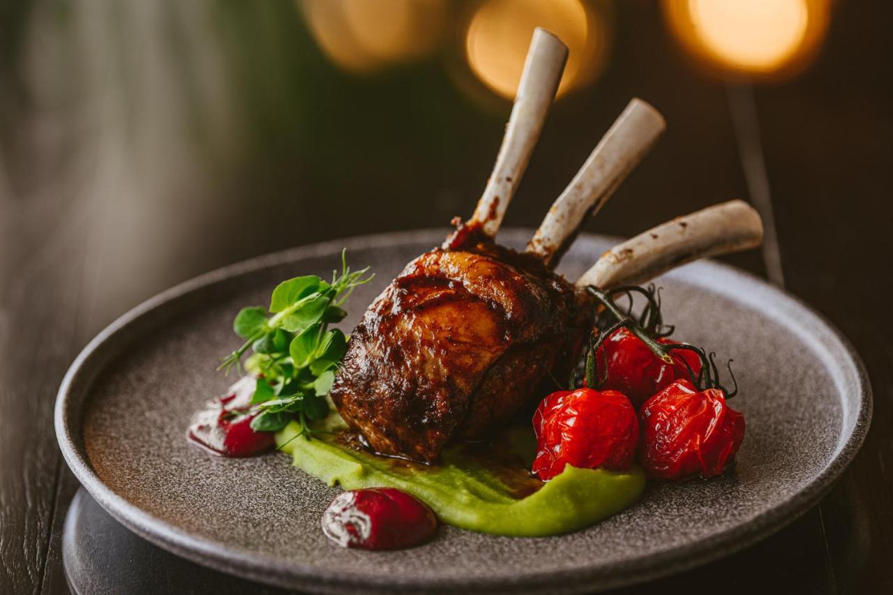 Promenade Hotel リエパーヤ エクステリア 写真 Rack of lamb