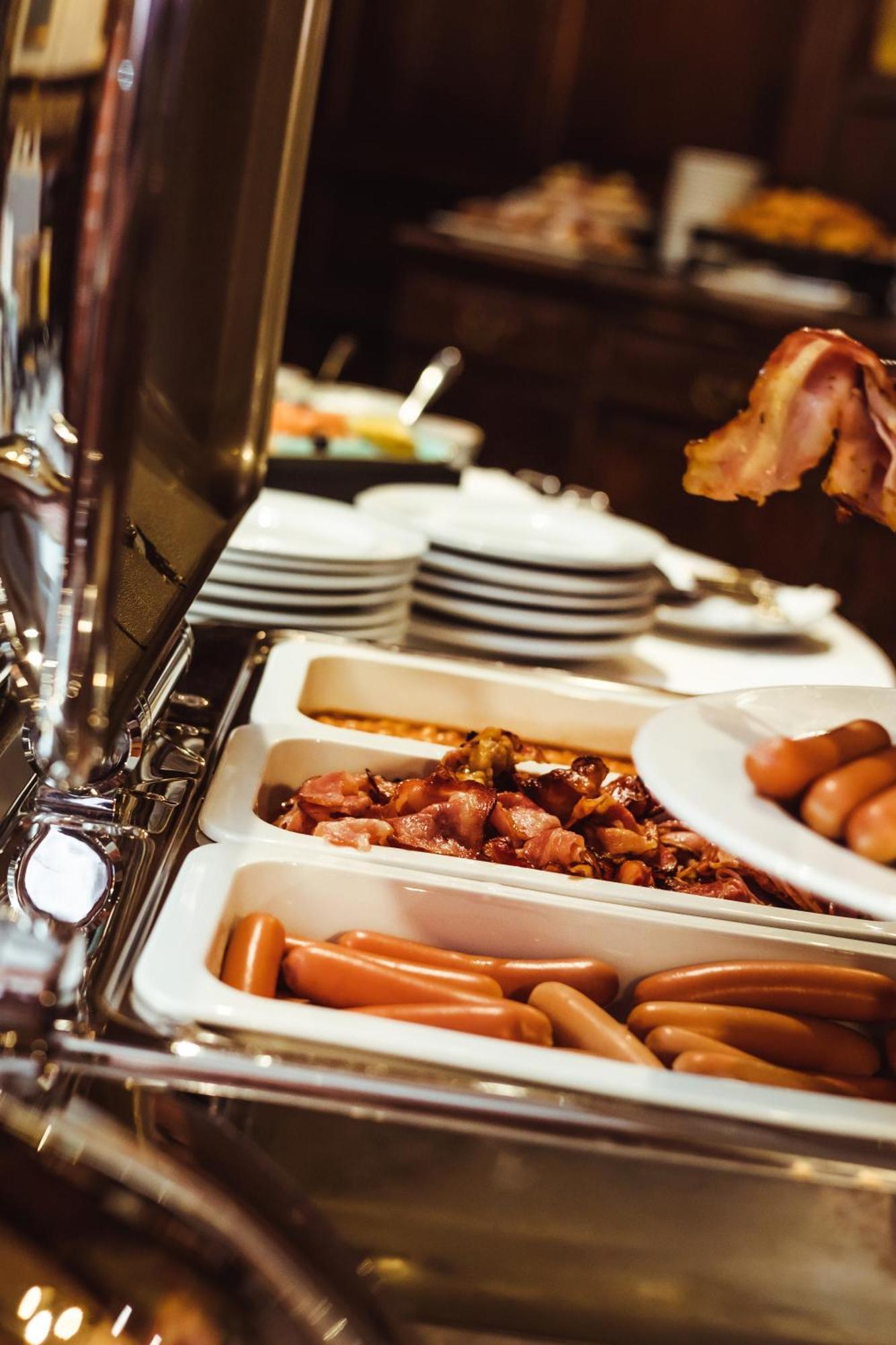 Promenade Hotel リエパーヤ エクステリア 写真 A buffet