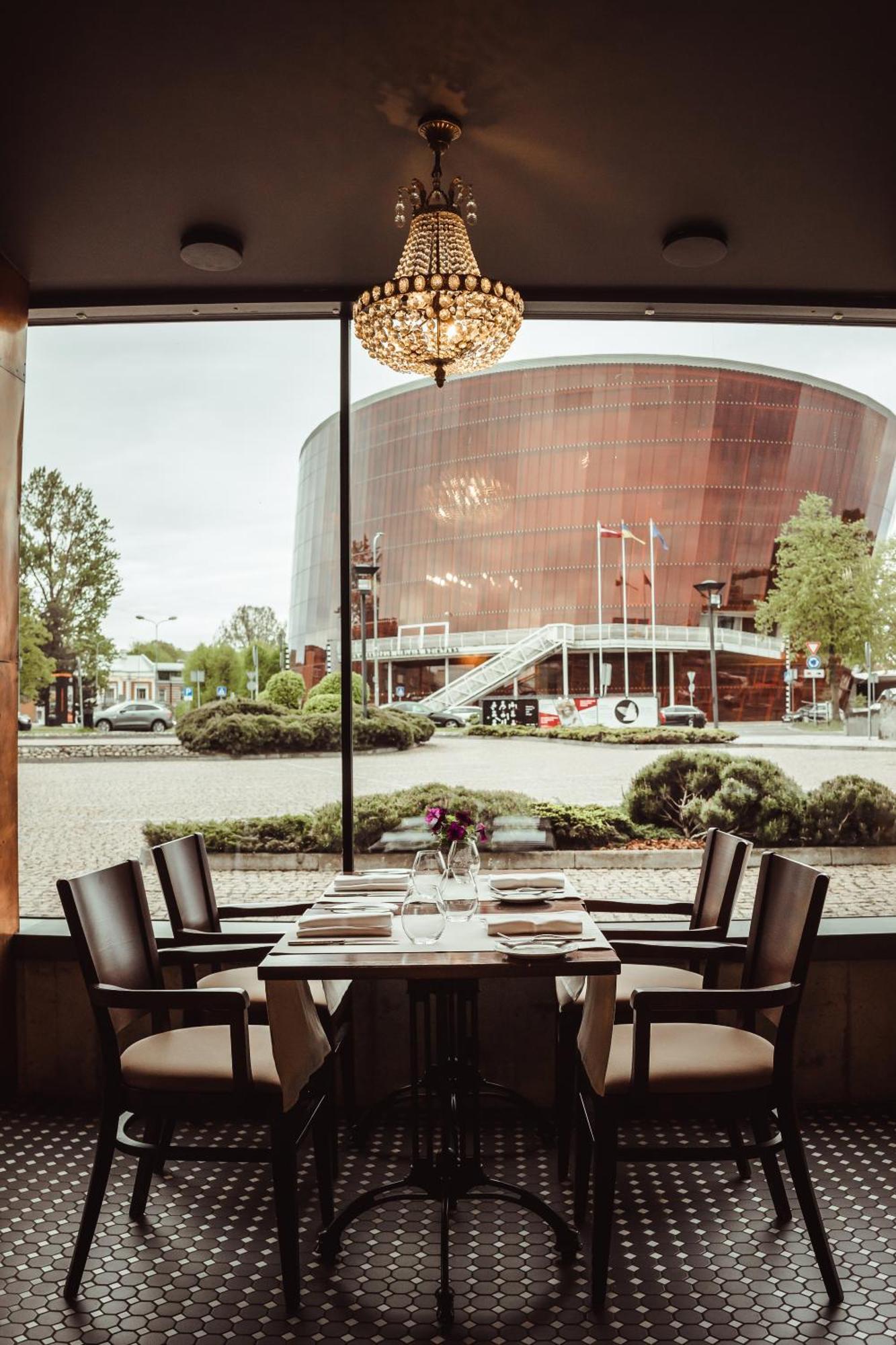 Promenade Hotel リエパーヤ エクステリア 写真 Restaurant "101"