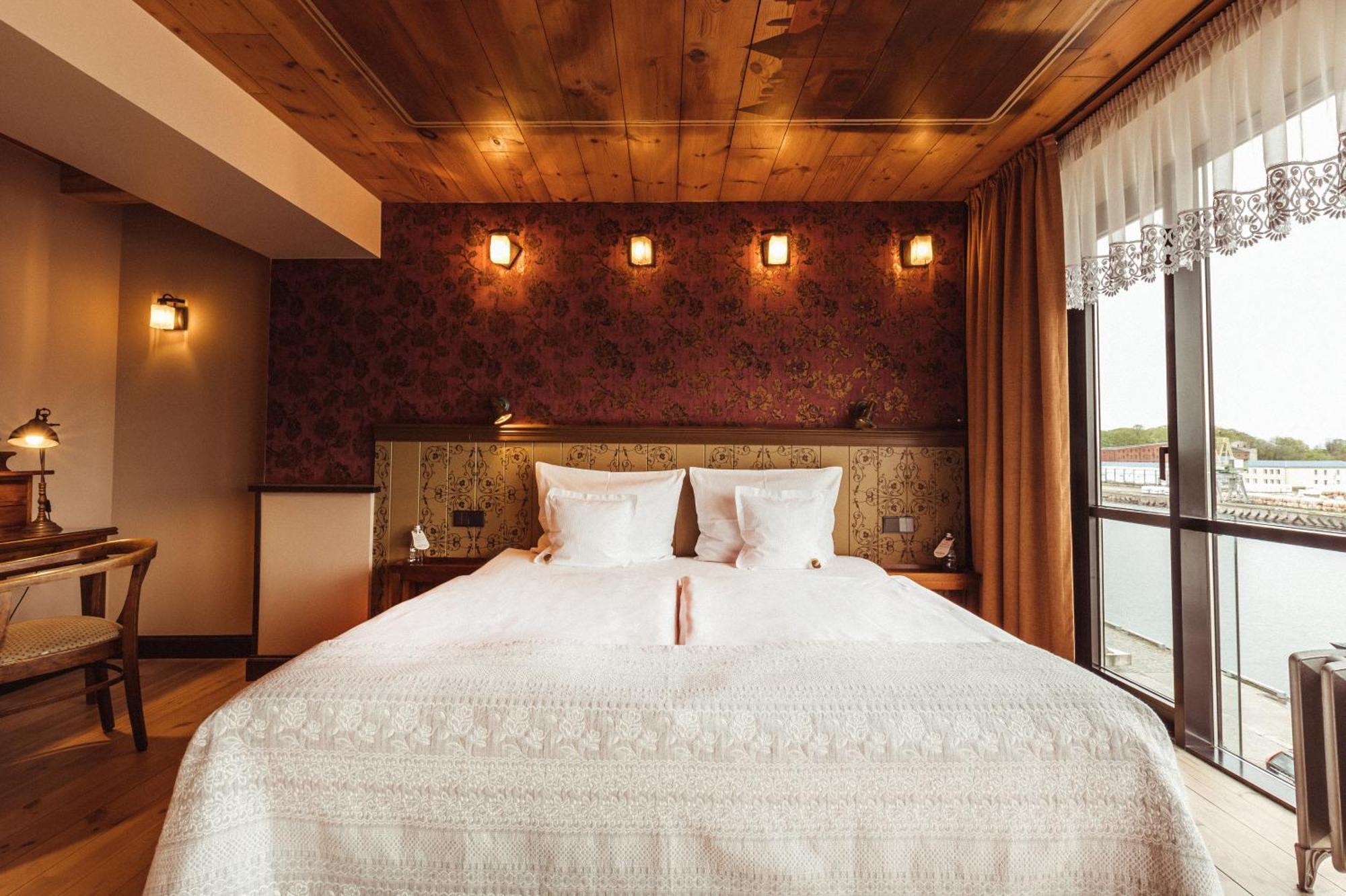 Promenade Hotel リエパーヤ エクステリア 写真 A bedroom at the hotel