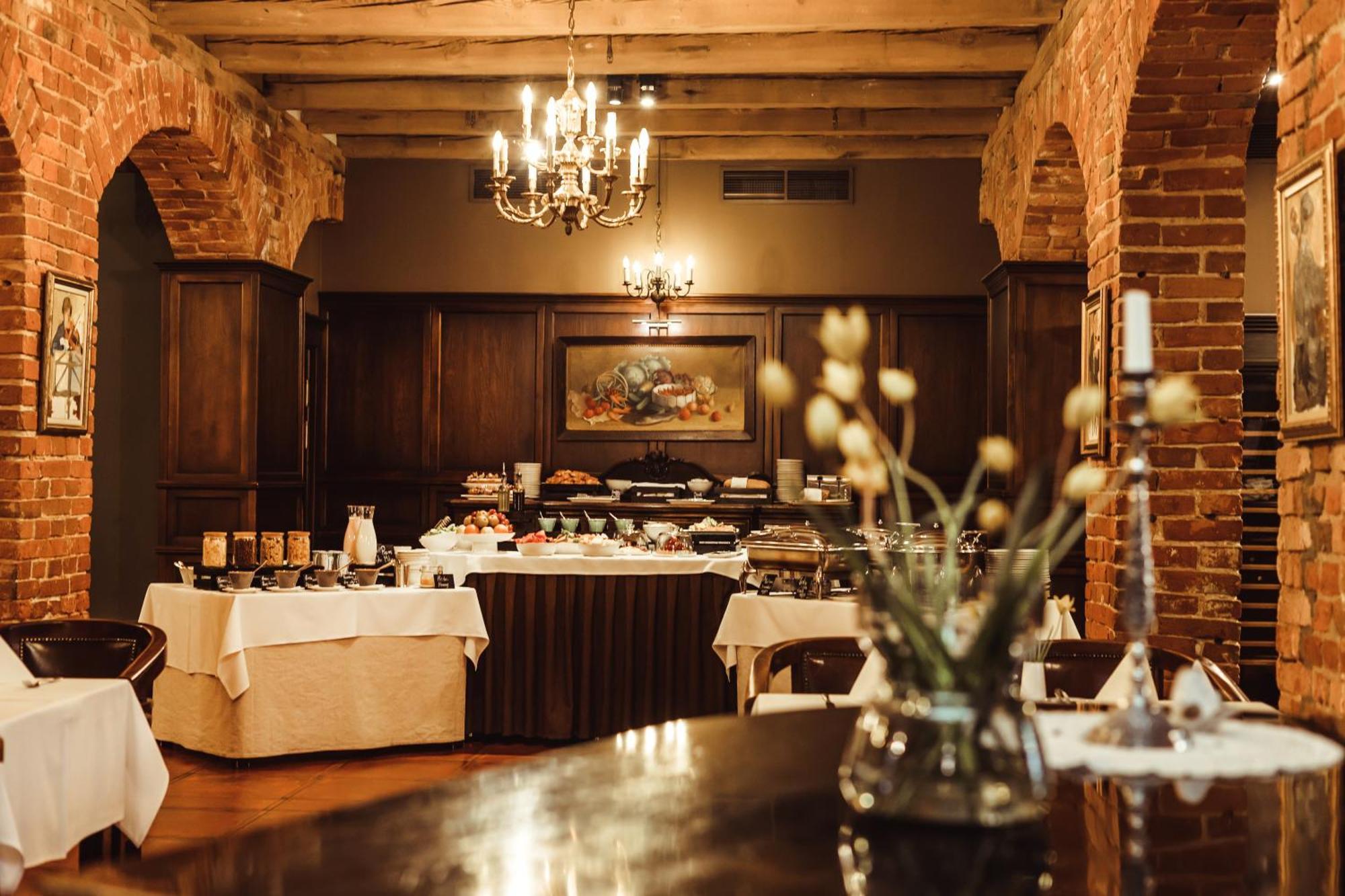 Promenade Hotel リエパーヤ エクステリア 写真 Restaurant interior