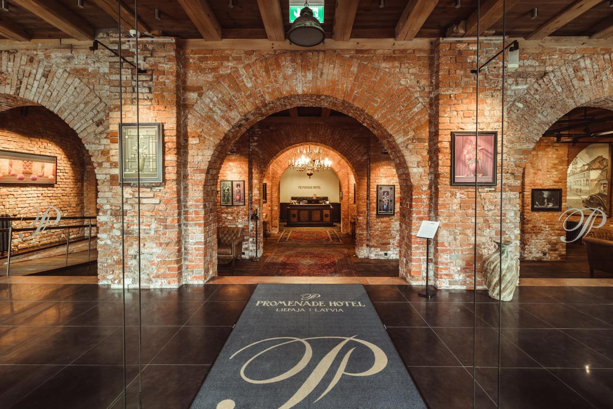 Promenade Hotel リエパーヤ エクステリア 写真 The hotel's lobby