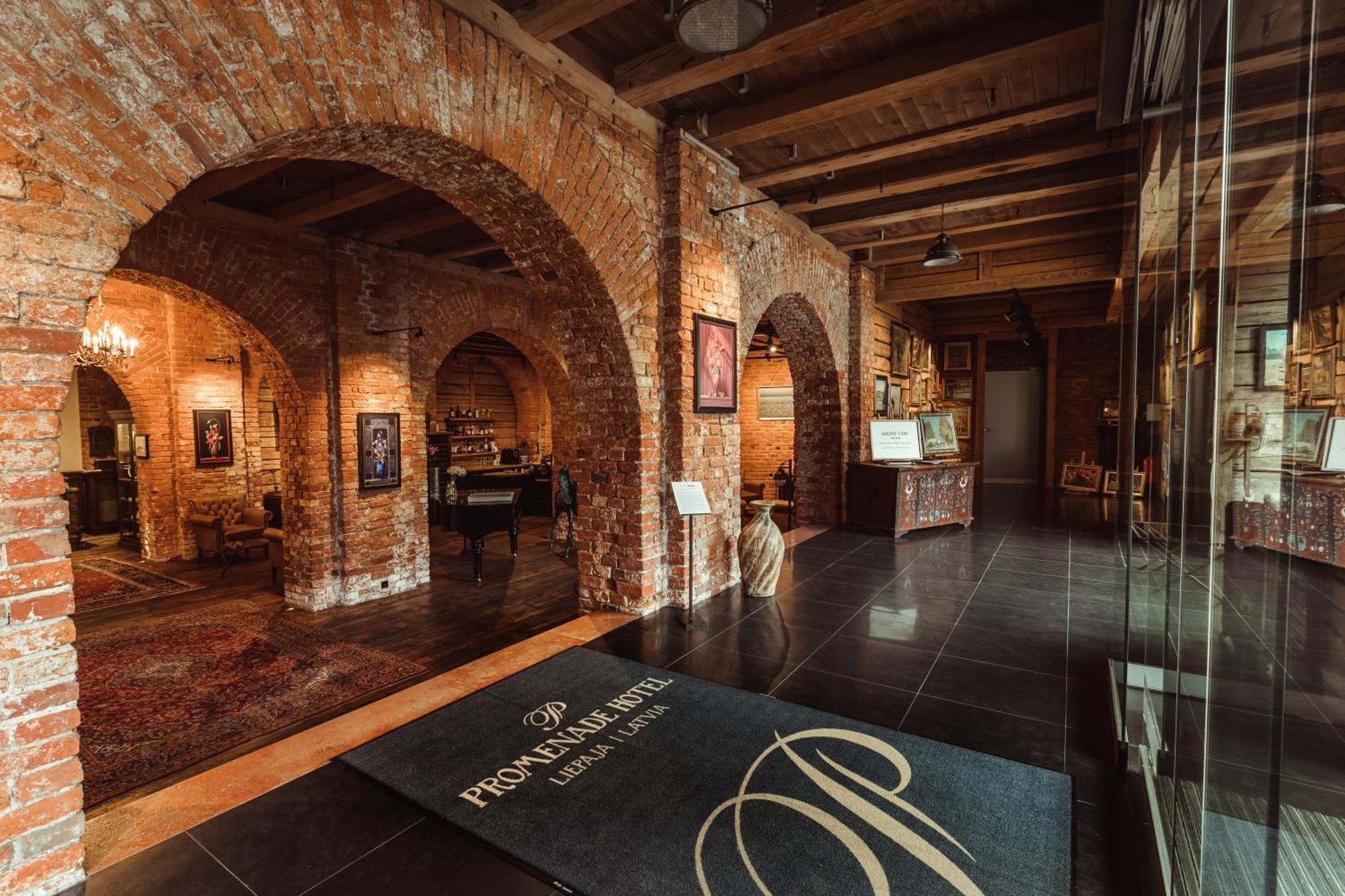 Promenade Hotel リエパーヤ エクステリア 写真 The hotel's lobby