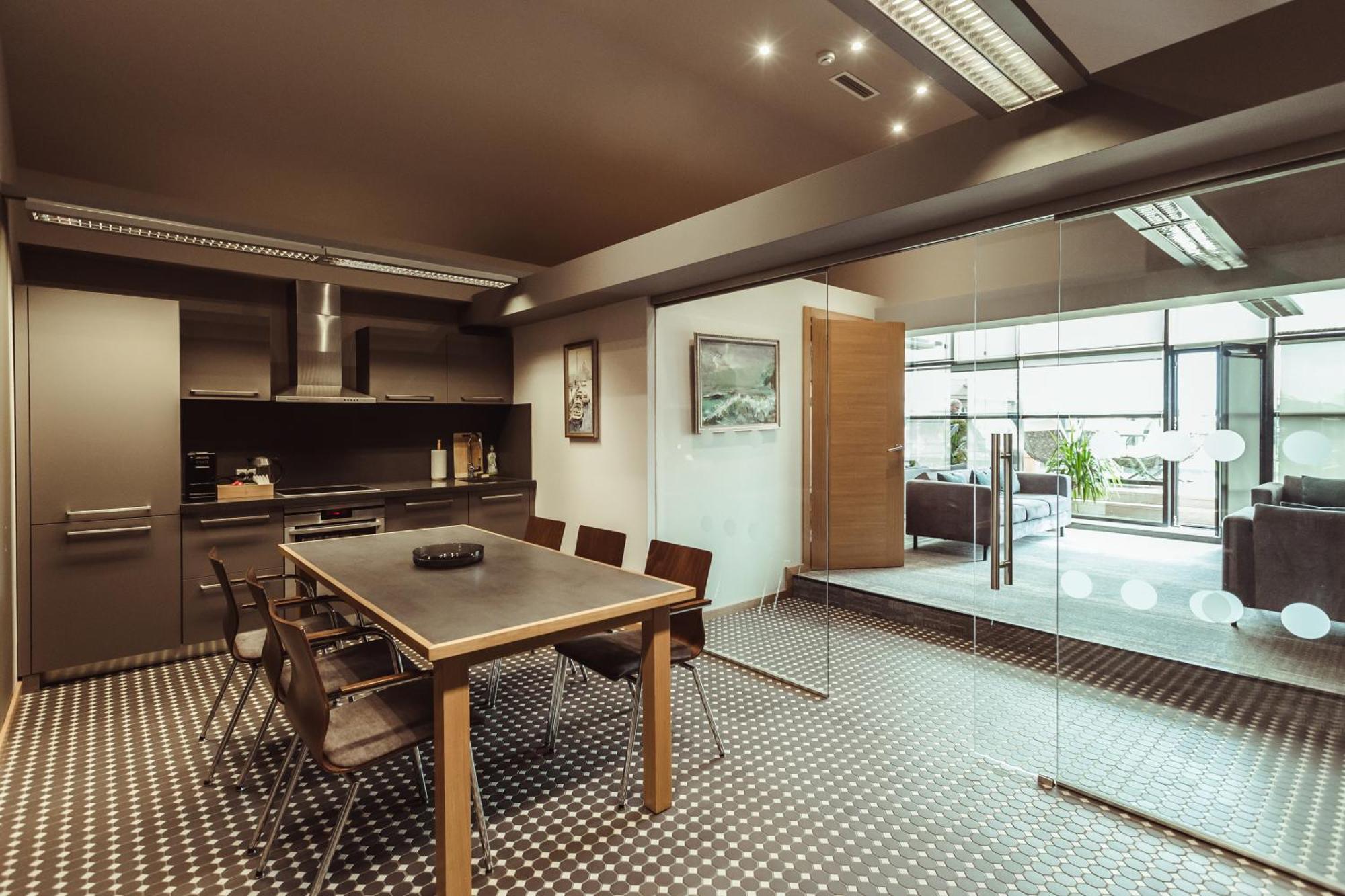Promenade Hotel リエパーヤ 部屋 写真 Office interior